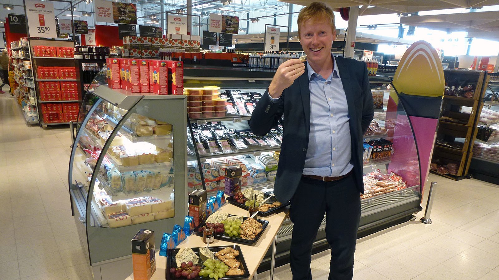 Vurderer å erstatte store supermarkeder med mini-butikker og mer netthandel